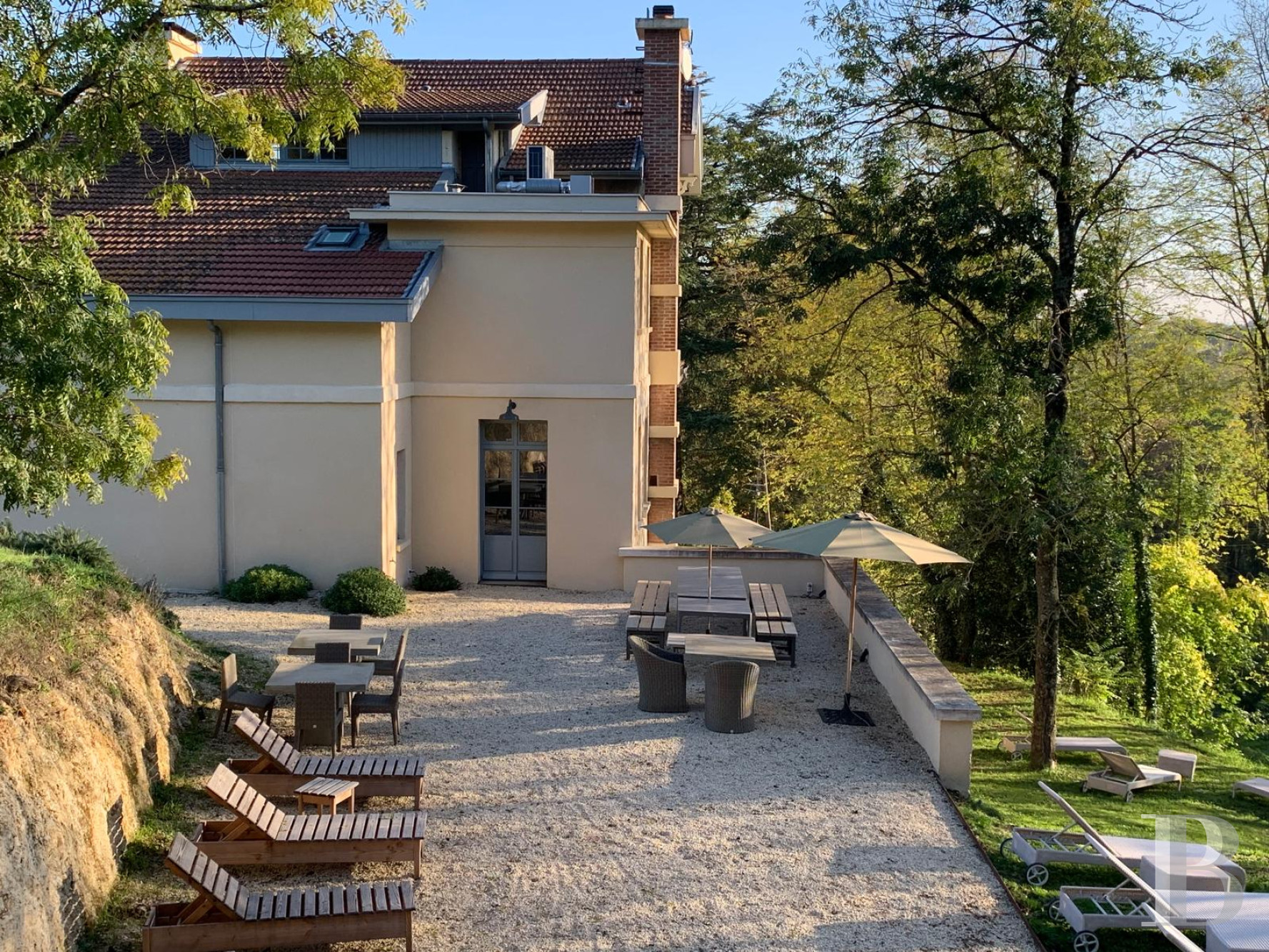 A former hunting lodge from 1860 that has become an independent annex of a renowned hotel in the Drôme, to the north of Valence - photo  n°4